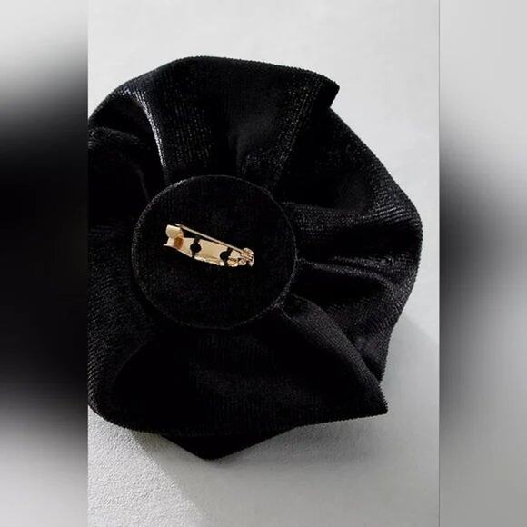 Free People Rosette Stud Pack Velvet Rose Brooch Earrings Set - Picture 3 of 8